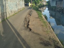 Jalan Nuri 5 Cendrawasih Ambles ,Dinas Terkait Kecamatan Cengkareng Belum Ada Tindakan ?