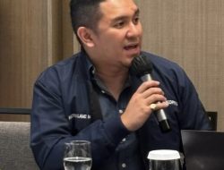 Andrian Lamemuhar Sekretaris Umum Inkoppas Memberikan Ucapan Ulang Tahun kepada Gubernur DKI Jakarta