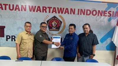 PWI Jaya Serahkan SK, Rudolf Simbolon Kini Plt Ketua Pokja Walikota Jakarta Timur