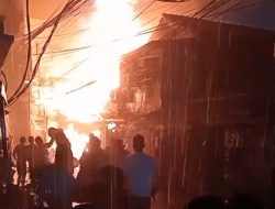 Saat Hujan Deras Kawasan Penduduk di Tamansari di Lahap si Jago Merah