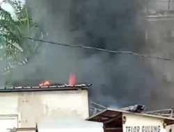 Lapak Kaki Lima Pasar Darurat Cengkareng Timur Ludes Terbakar