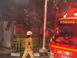 Kantin SMPN 89 Jakarta Hangus Terbakar 9 Unit Damkar di Kerahkan