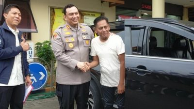Polres Pelabuhan Tanjung Priok Menyerahkan Barang Bukti Dua Unit Kendaraan Mobil dan Motor Kepada Korban