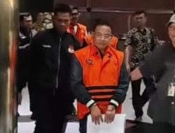 Setelah Ditetapkan  Tersangka, Sudewo Gunakan Rompi Orange Bersama 3 Kades Langsung di Tahan KPK