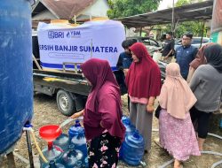 Hapus Dahaga Korban Banjir, BRI dan YBM Brilian Hadirkan Air Bersih di Tengah Lumpur