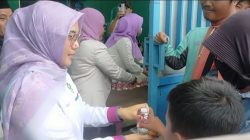 Perempuan Bangsa Bagikan 600 Takjil Gratis Kepada Masyarakat di Muara Angke