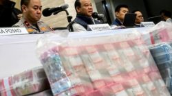 Kajari Jakarta Barat Serahkan Rampasan Uang Ratusan Milyar Dari Kasus TPPU Judol ke Negara