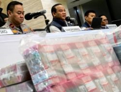 Kajari Jakarta Barat Serahkan Rampasan Uang Ratusan Milyar Dari Kasus TPPU Judol ke Negara