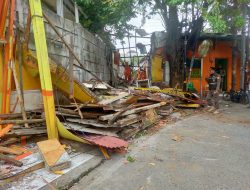 Belasan Bangli di Jalan Bangun Nusa Pakuwon Cengtim di Bongkar Petugas Gabungan Jakarta Barat