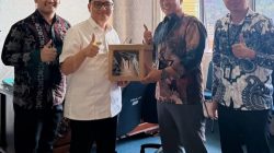 Sinergi Hangat di Pasaman Barat: Pimpinan BRI Simpang Empat Beri Kejutan Ulang Tahun untuk Pak Sekda