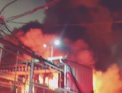 Pergudangan Miami di Tegal Alur Jakarta Barat Hangus Dilalap si Jago Merah.