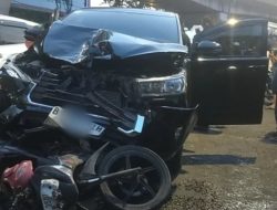 Pemotor Tewas di Hantam Minibus Inova di Jembatan Pesing Jakarta Barat