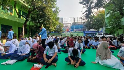 Momen Haru Kelulusan MTs Ataqwa: Orang Tua Suapi Anak dengan Menu MBG dari SPPG Polri Pegangsaan Dua