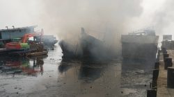 Tiga Kapal Nelayan di Dermaga Mangroove Muara Angke Ludes Terbakar