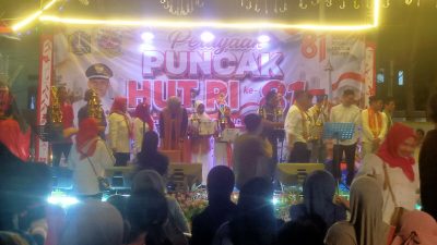 Malam Puncak Kemerdekan RI ke 81 Ratusan Warga Kedaung Kaliangke Banjiri Halaman Kelurahan