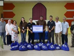 BRI Region 3 Padang Salurkan Bantuan Sembako kepada Gereja GPIB Padang