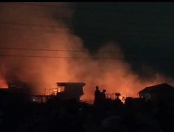Puluhan Rumah Warga Tembok Bolong RW 22 Muara Angke, Pluit Penjaringan Jakarta Utara Hangus Terbakar