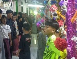 Puluhan Pohon Tiriq Dari Adat Sulsel Hiasi Perayaan Maulid Nabi di Jalan Inspeksi Kali Duri Pejagalan Jakut