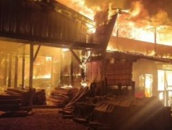 Gudang Penyimpanan Material Pembuatan Kapal Ludes Terbakar di Dermaga Muara Angke